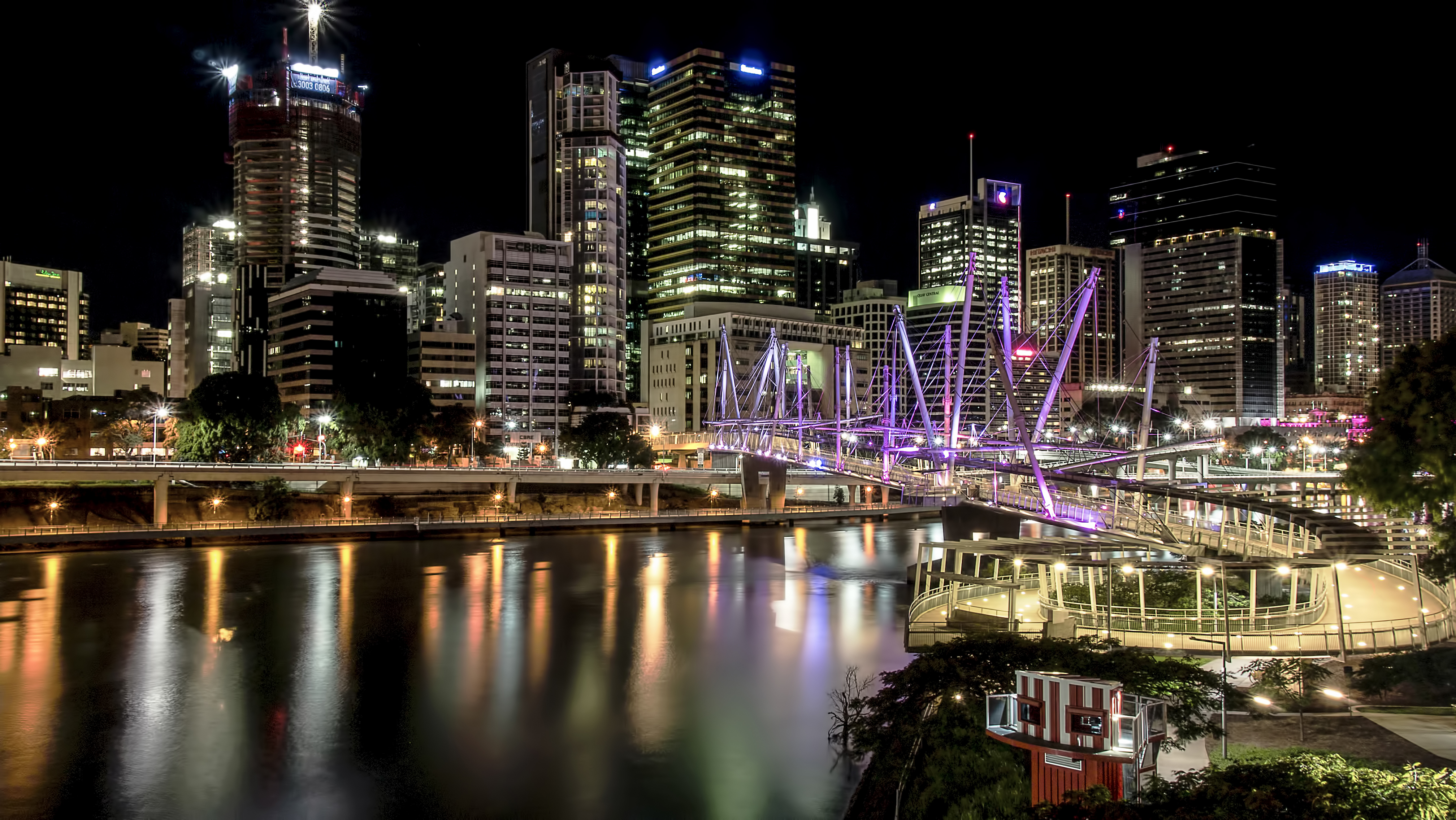 Brisbane Kurilpa Bridge at night
